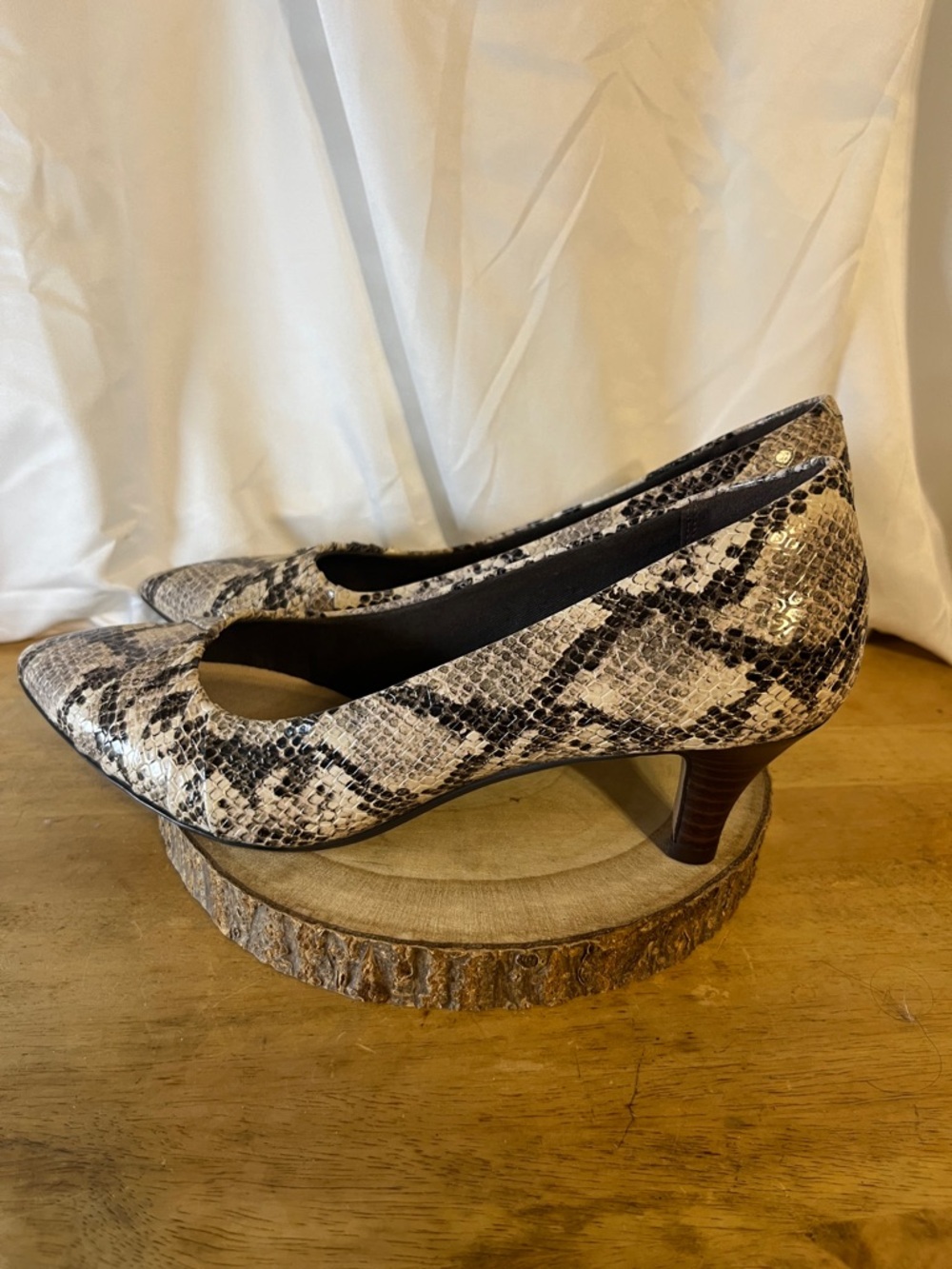 Clarks Collection Women's Snakeskin Pointed Toe Heels Size 9.5 New without Tags